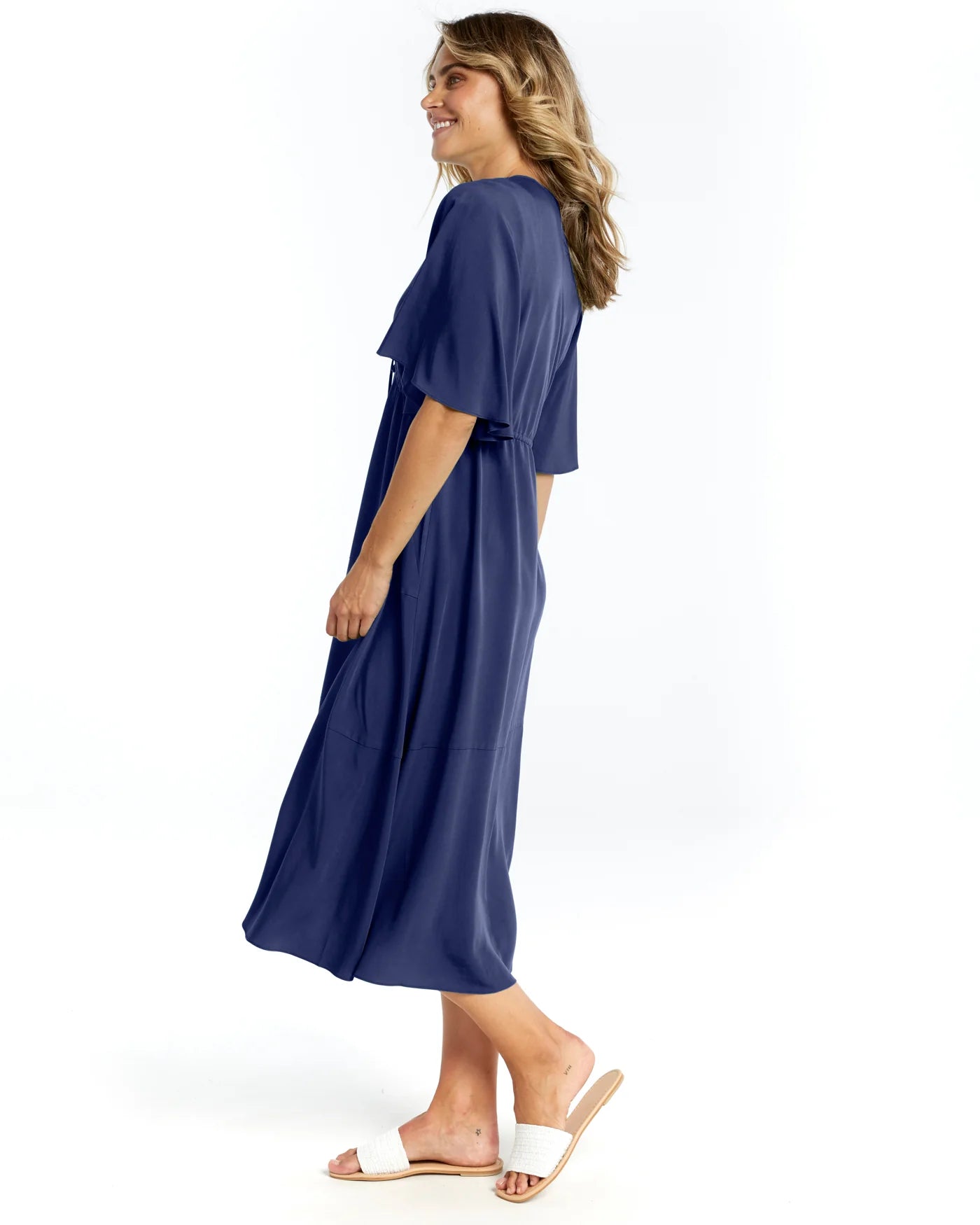 15.3.2022_BETTY_BASICS_LOOK91_1440.jpg