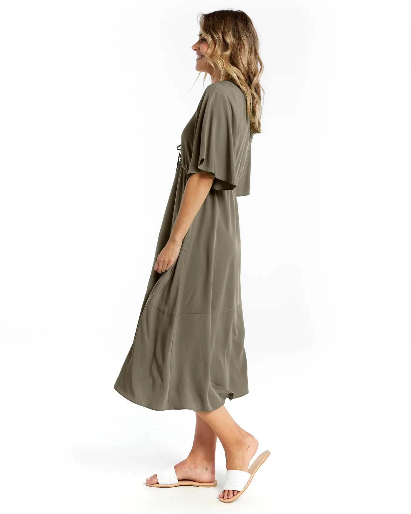 15.3.2022_BETTY_BASICS_LOOK91_1442.jpg