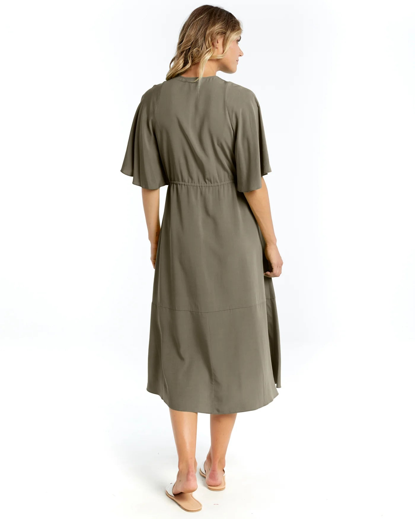15.3.2022_BETTY_BASICS_LOOK91_1451.jpg