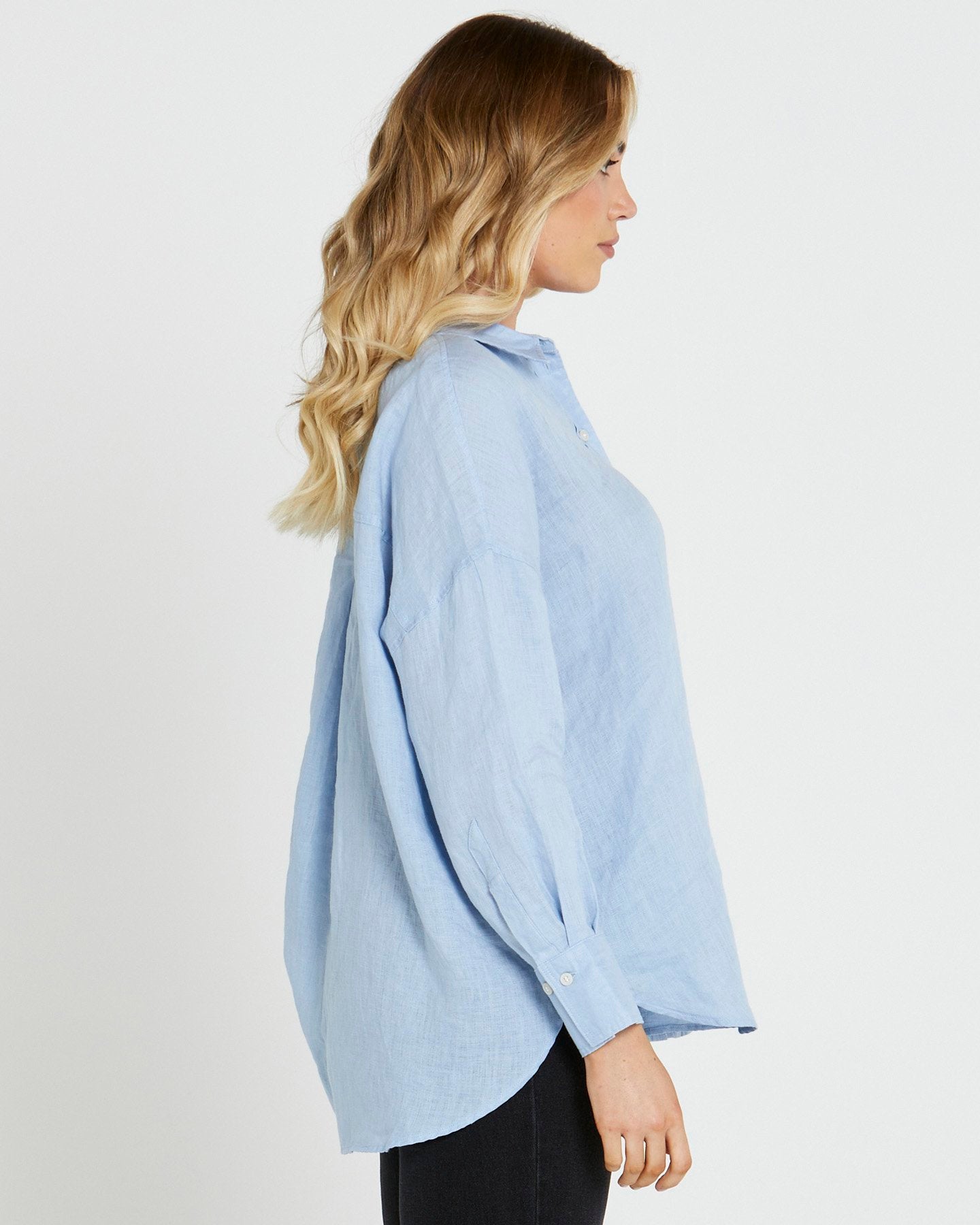 Collection of 16824TWSS_TERESA-LINEN-OVERSIZED-BUTTON-DOWN-SHIRT_POWDER-BLUE_3 in a gallery layout