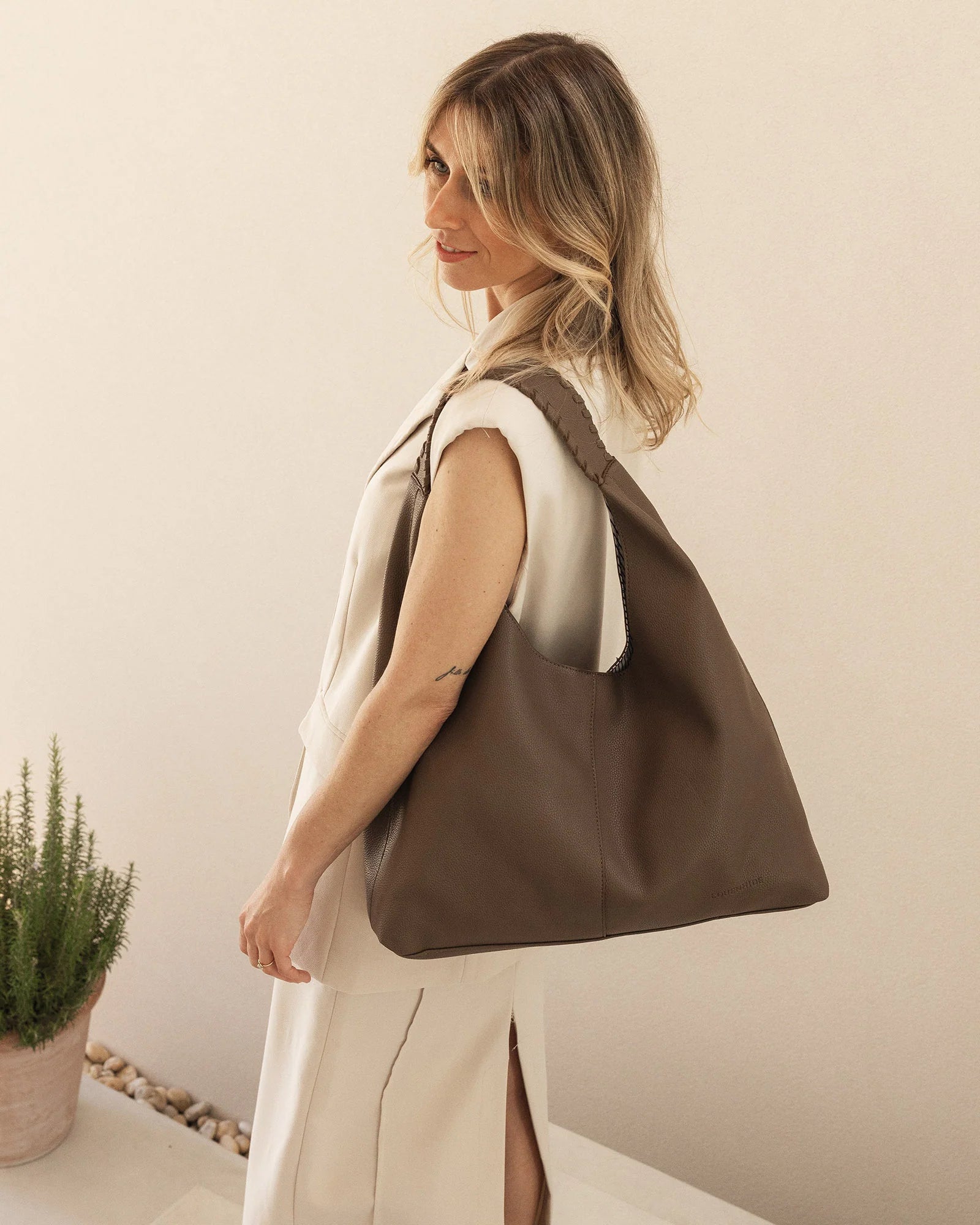 Image of Louenhide Avery Shoulder Bag - Mocha