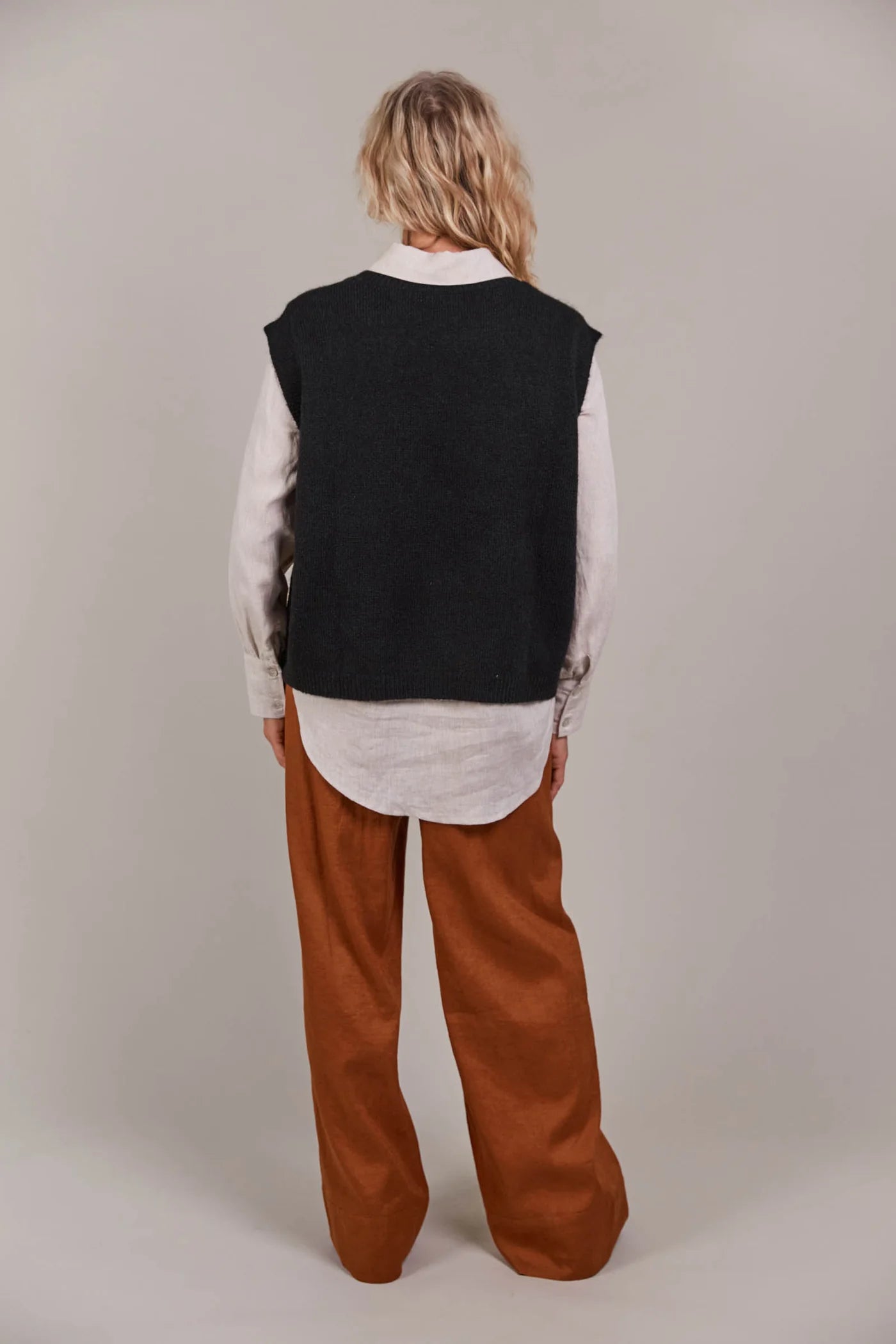 Collection of Eb & Ive Folie Vest - Black in a gallery layout