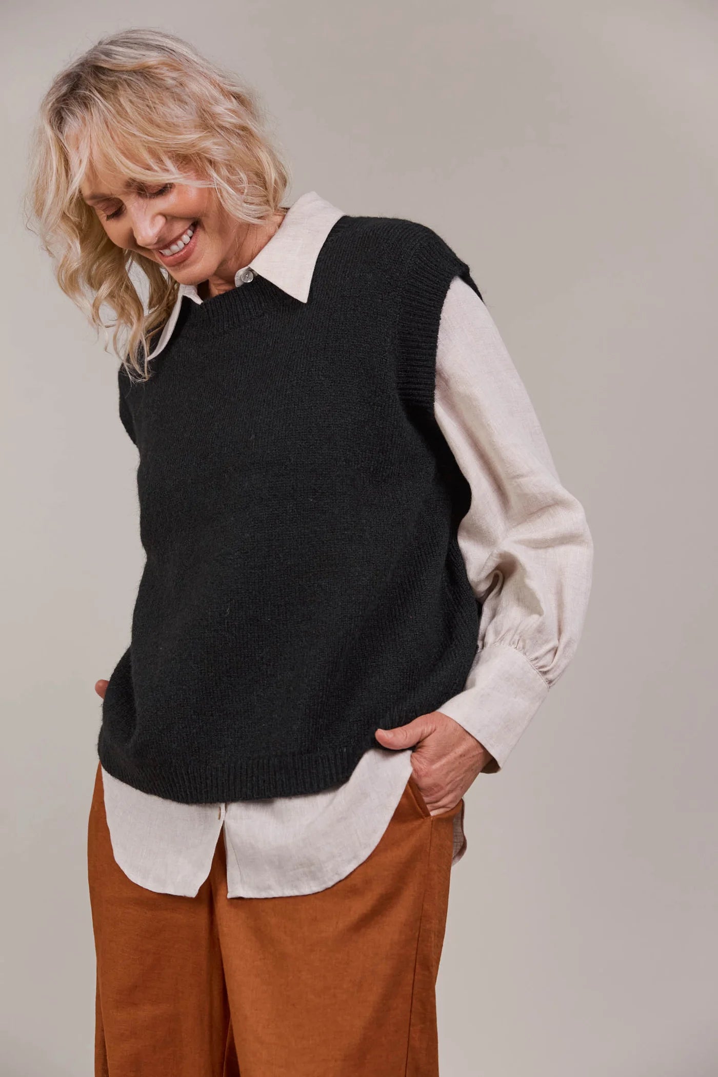 Collection of Eb & Ive Folie Vest - Black in a gallery layout