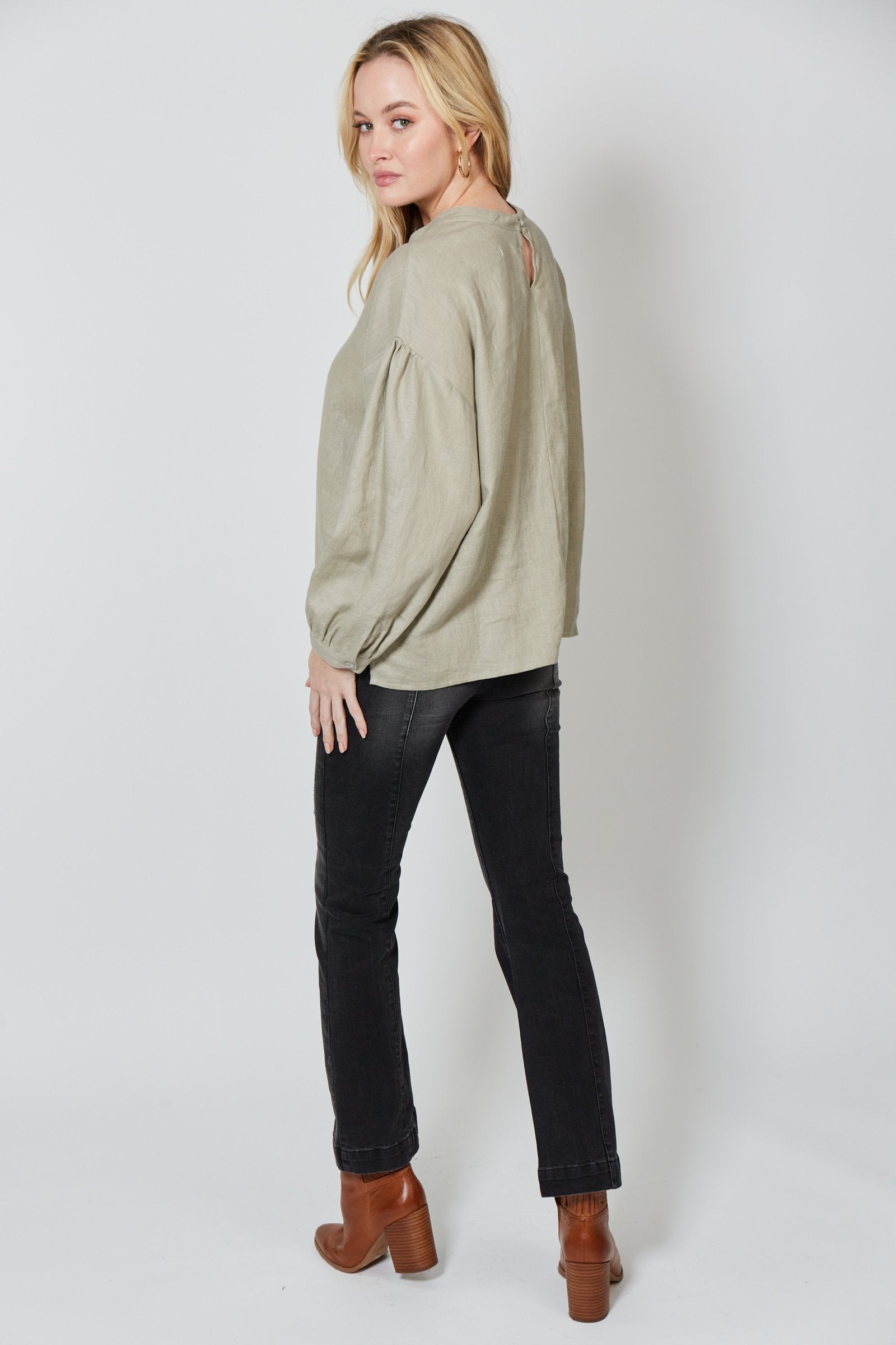 Collection of 4499405B in a gallery layout