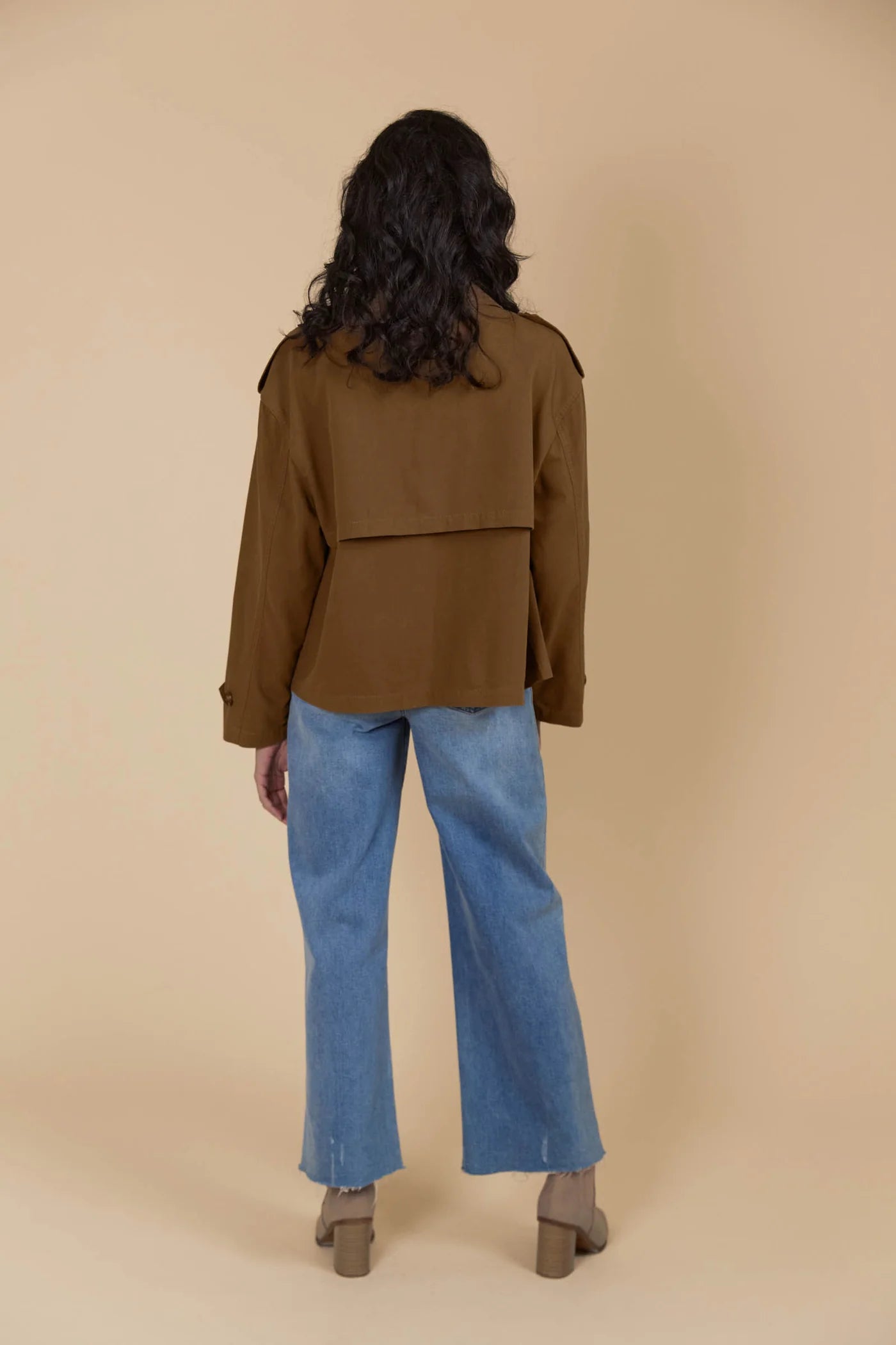 Collection of Isle of Mine Freya Crop Trench -Toffee in a gallery layout