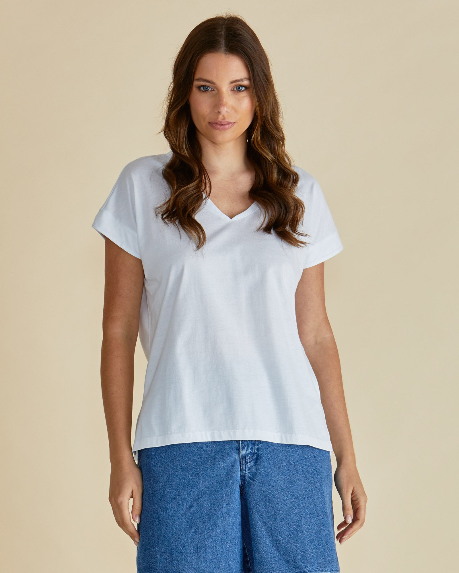 Betty Basics Tracey V-Neck tee - White