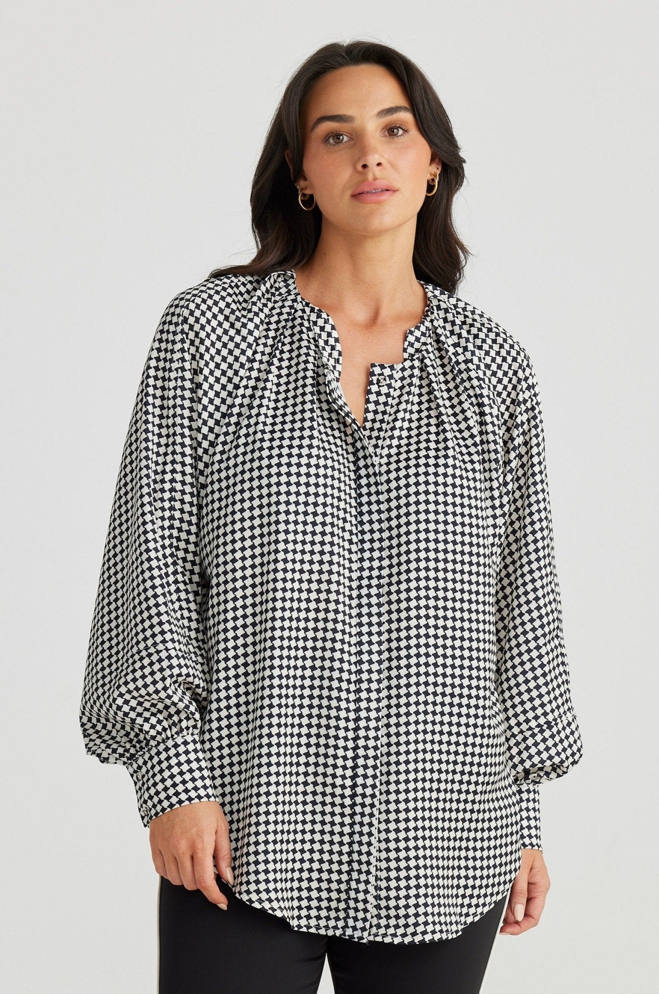 BT24108-5_CooperShirt_BlackHoundstooth_2-110388