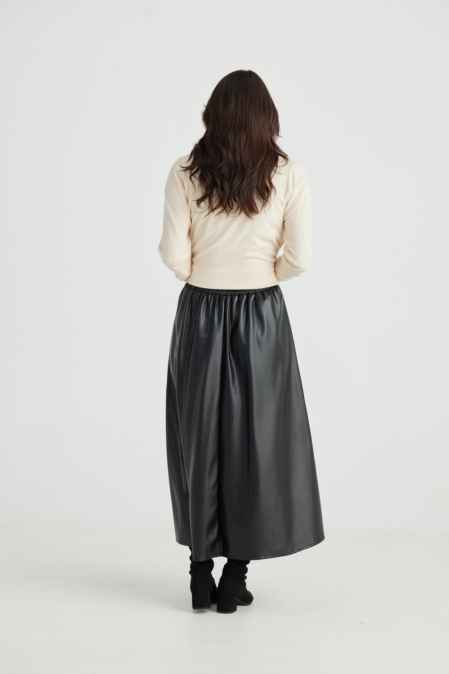 BT24322-1_Concrete Jungle Skirt_Black_6