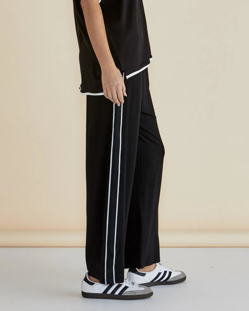 Betty Basic Evelyn Wide Leg Jogger - Black