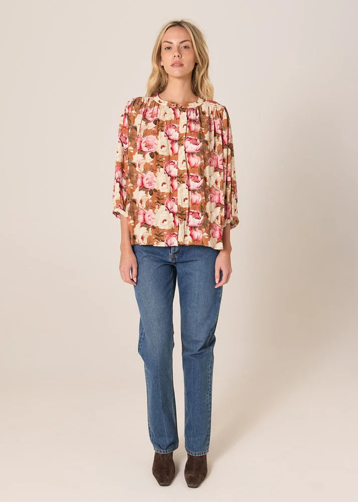 Collection of Fate and Becker Sweet Emotion Top - Garden in a gallery layout