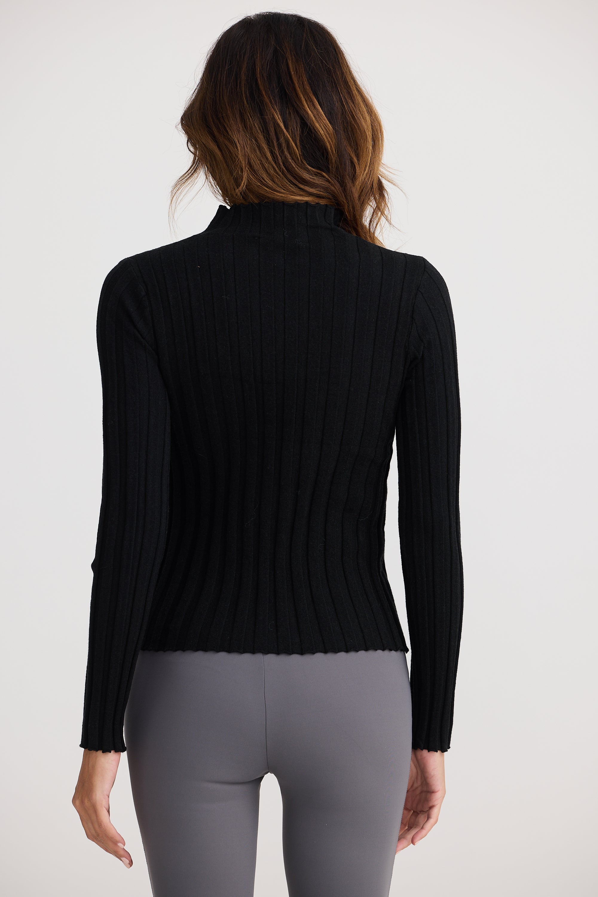 Collection of Homelove Pause Top - Black in a gallery layout