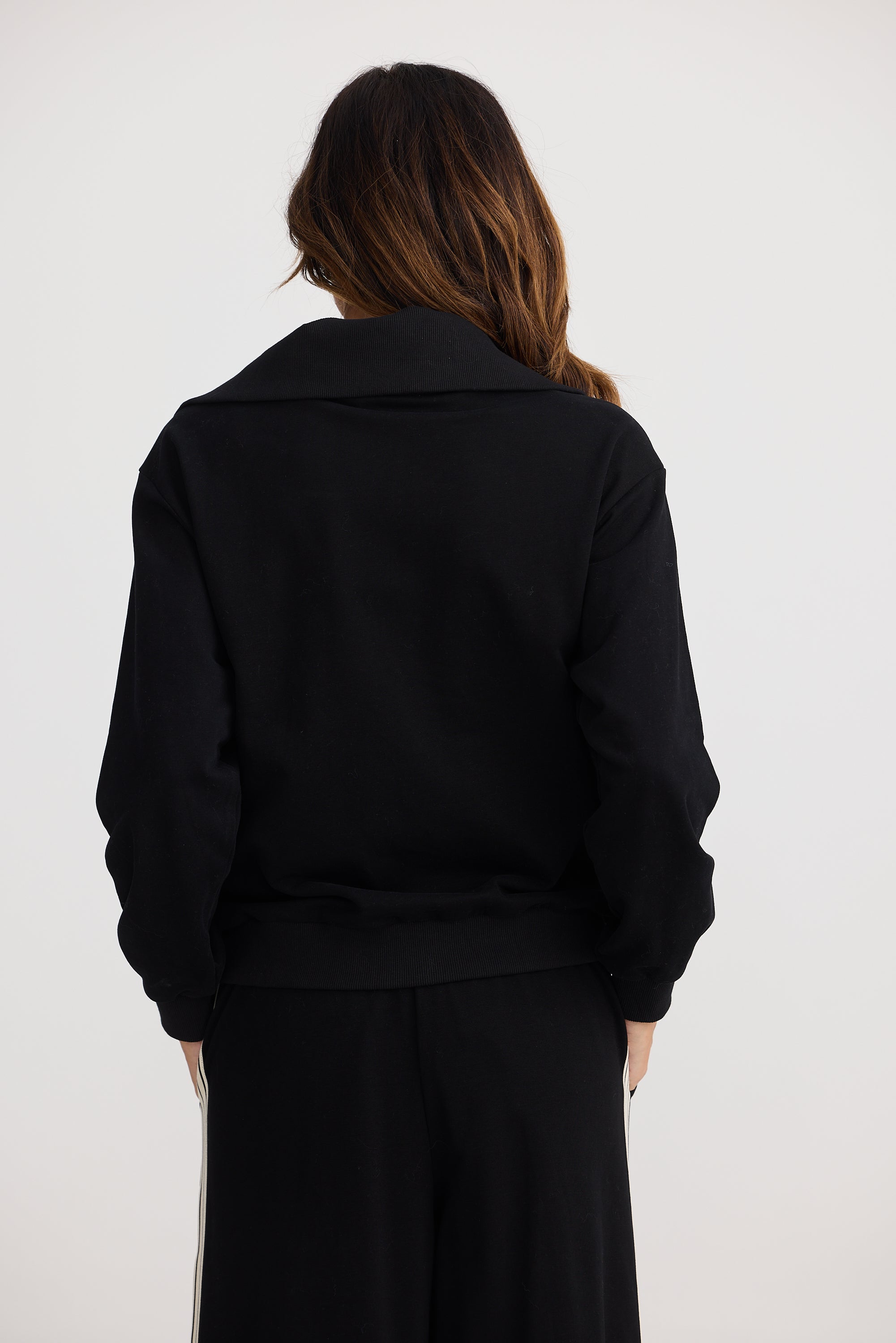 Collection of Homelove Serenity Jumper - Black in a gallery layout