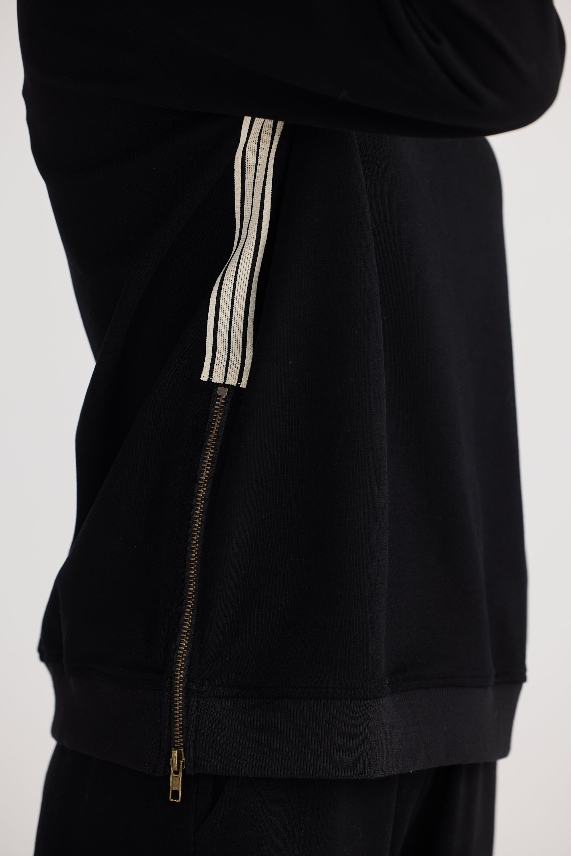 Collection of Homelove Goodwood Zip Sweat - Black in a gallery layout