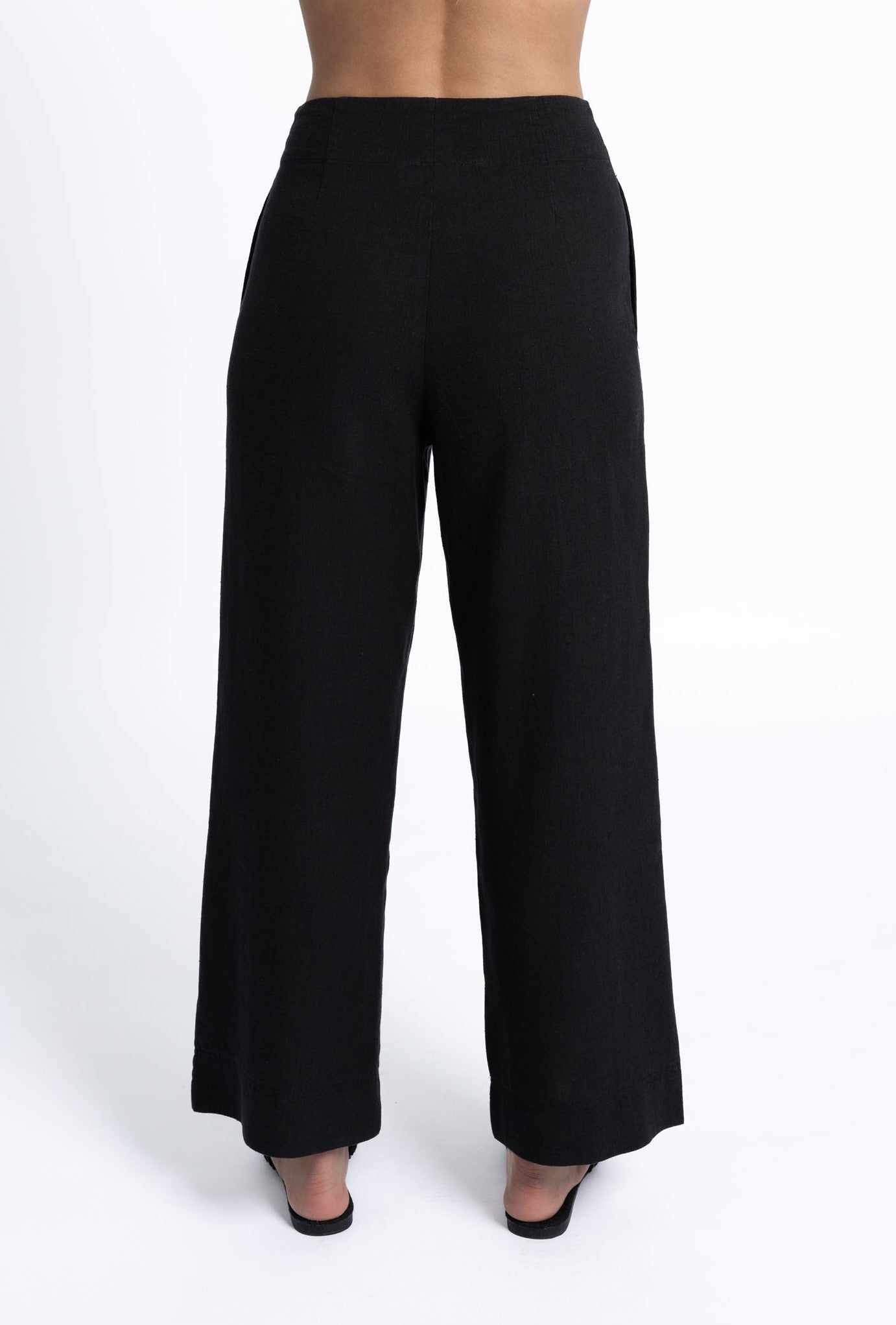 Collection of Humidity Fleetwood Linen Pant - Black in a gallery layout