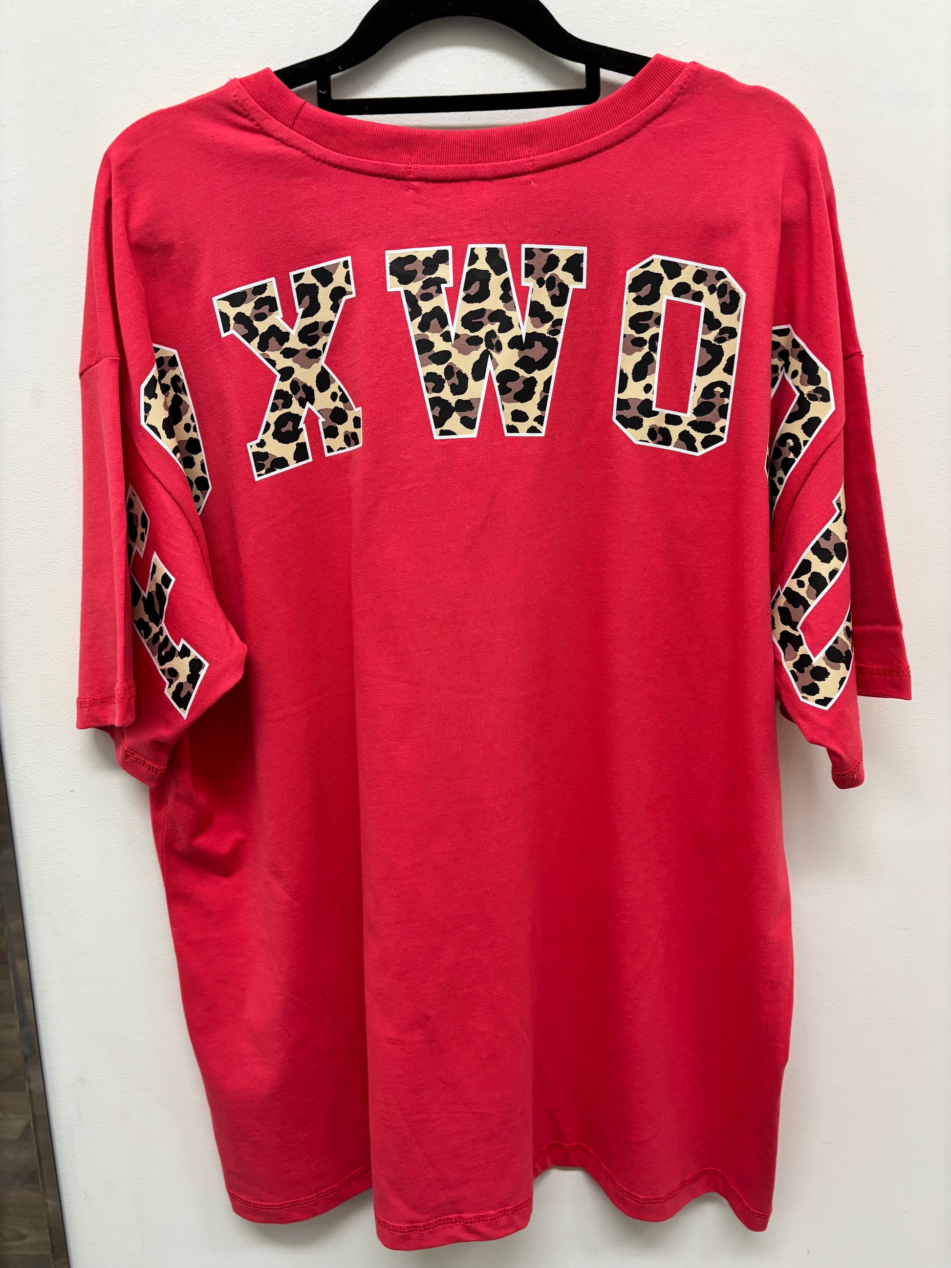 Foxwood Interval Tee - Raspberry with Leopard