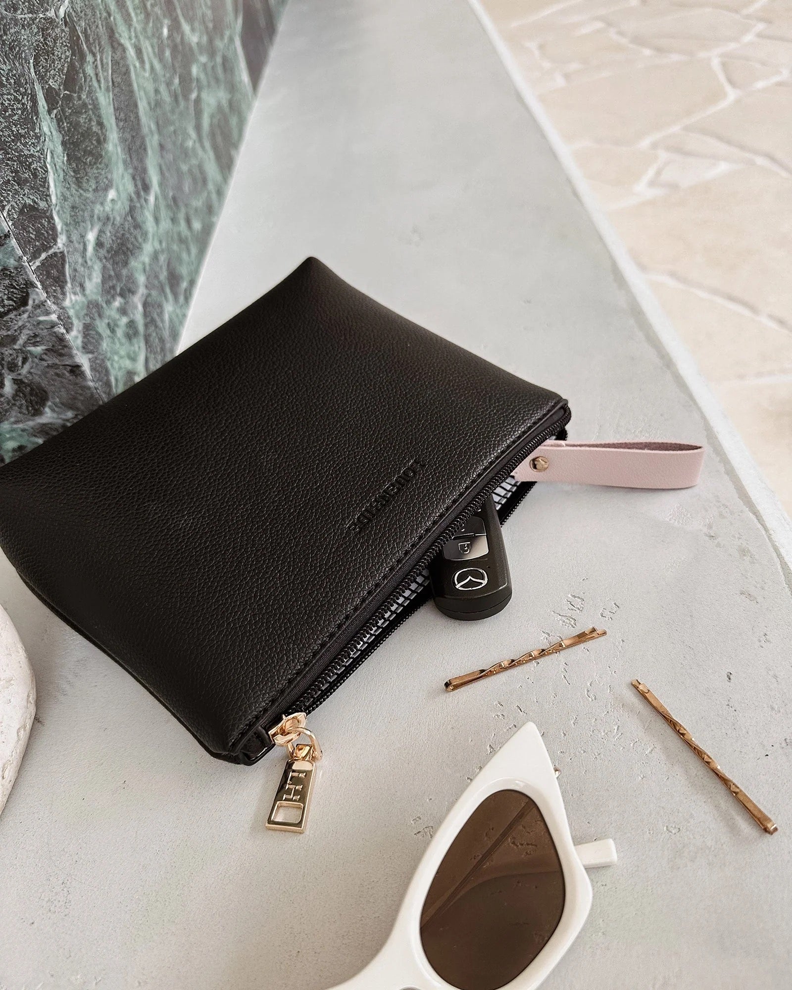 Collection of Louenhide The Everyday Pouch - Black in a gallery layout