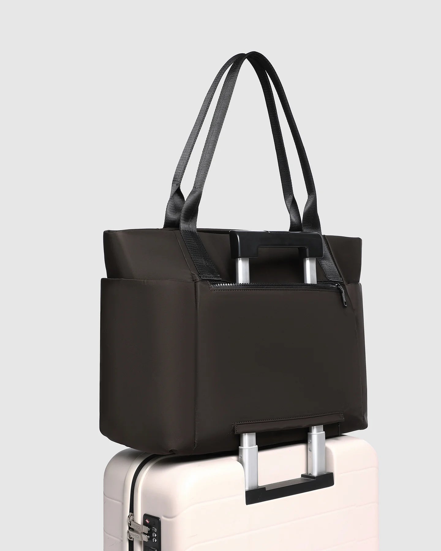 Collection of Louenhide Chicago Tote Bag - Chocolate in a gallery layout