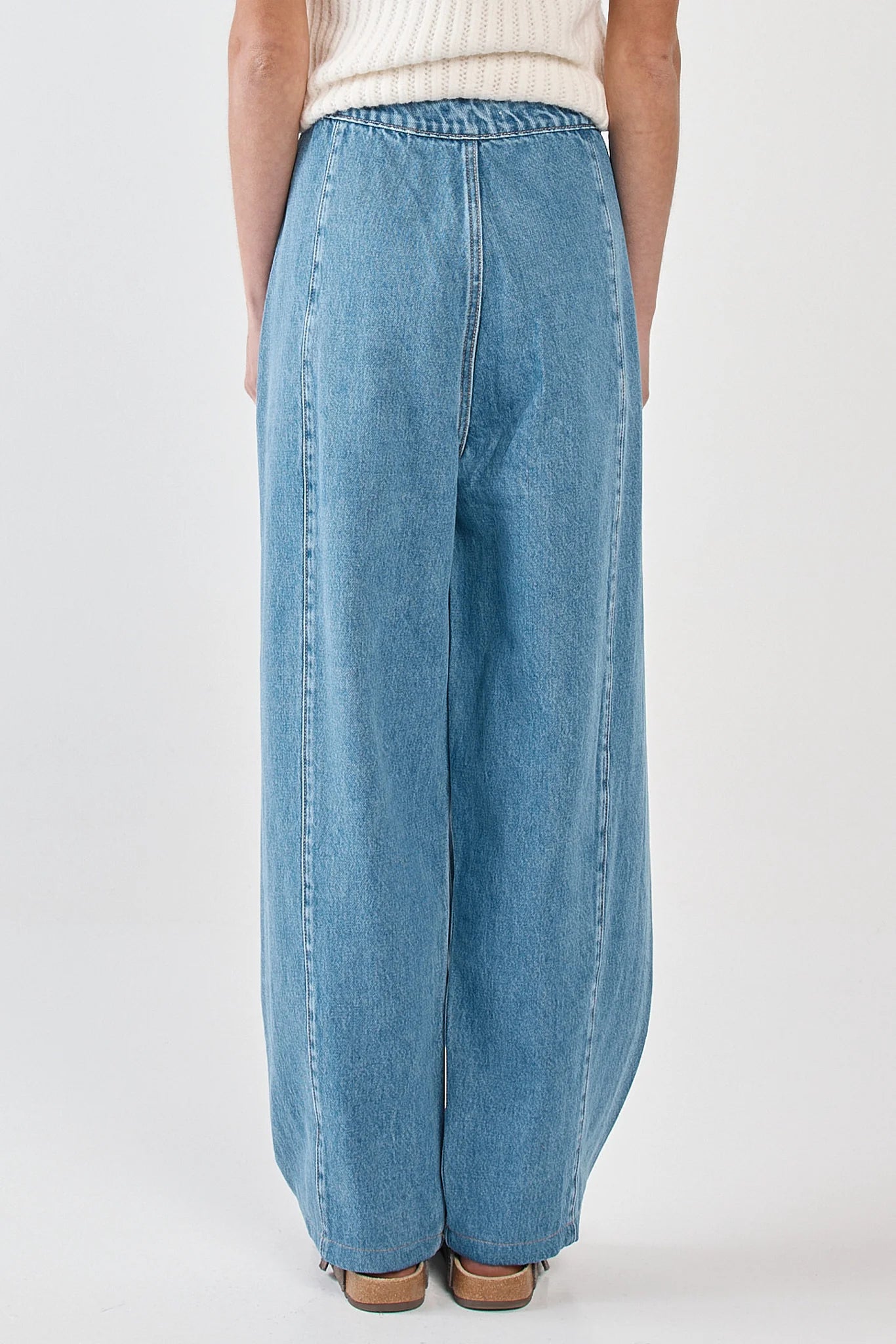 Image of Woman wearing Sass blue wide-leg jeans on a white background
