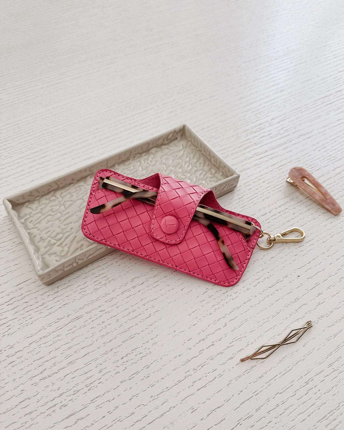 Louenhide Skittle Sunglasses Case - Woven Hot Pink