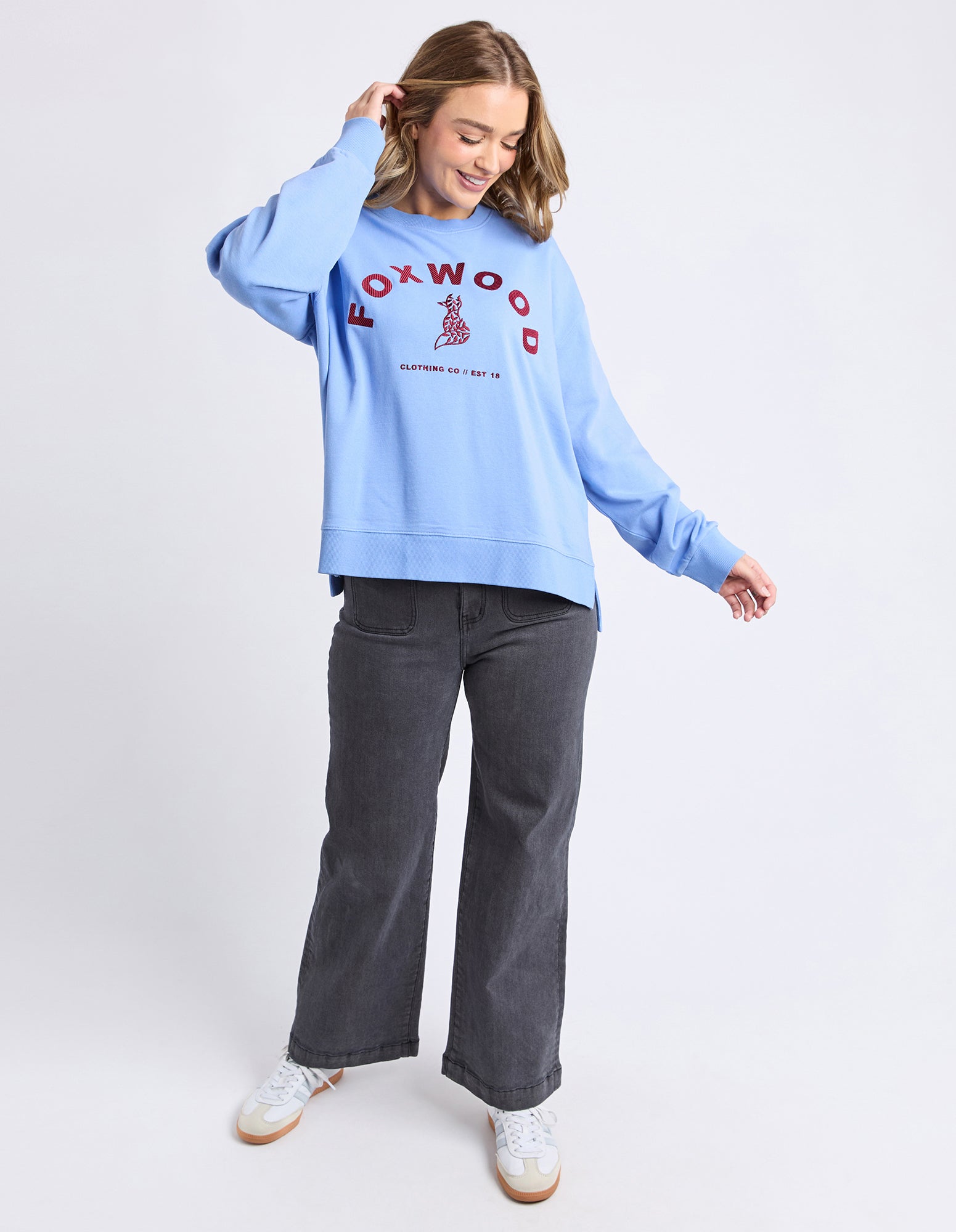 Collection of Foxwood Effortless Contrast Crew - Blue in a gallery layout