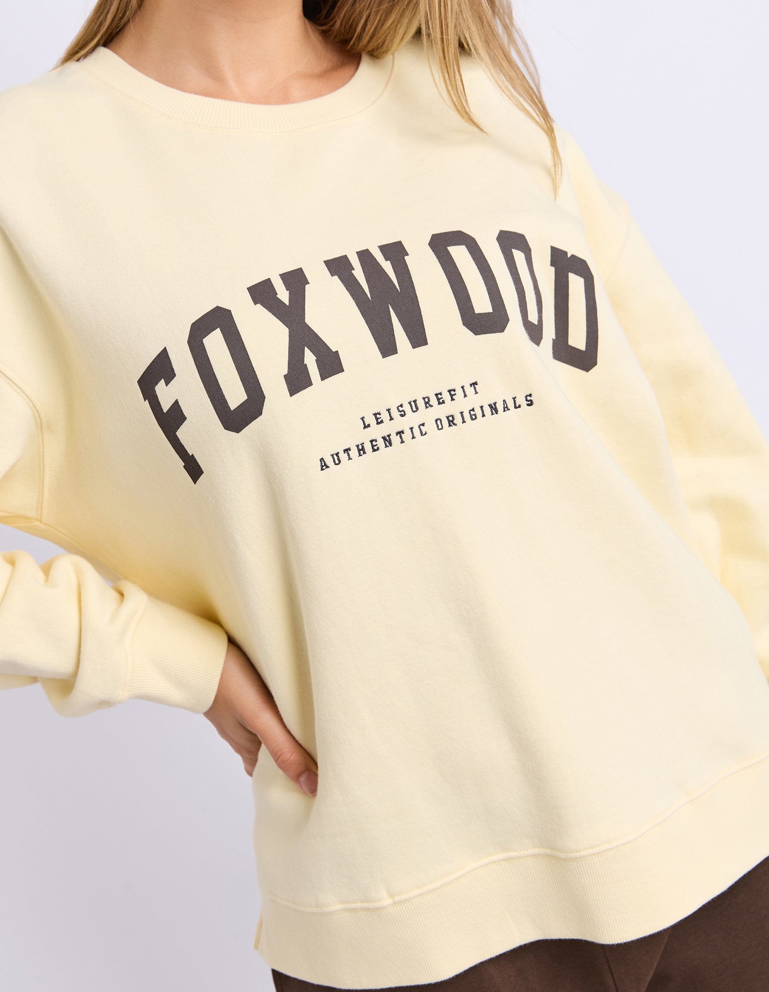 Foxwood Interval Crew Jumper - Butter Cream with Chocolate