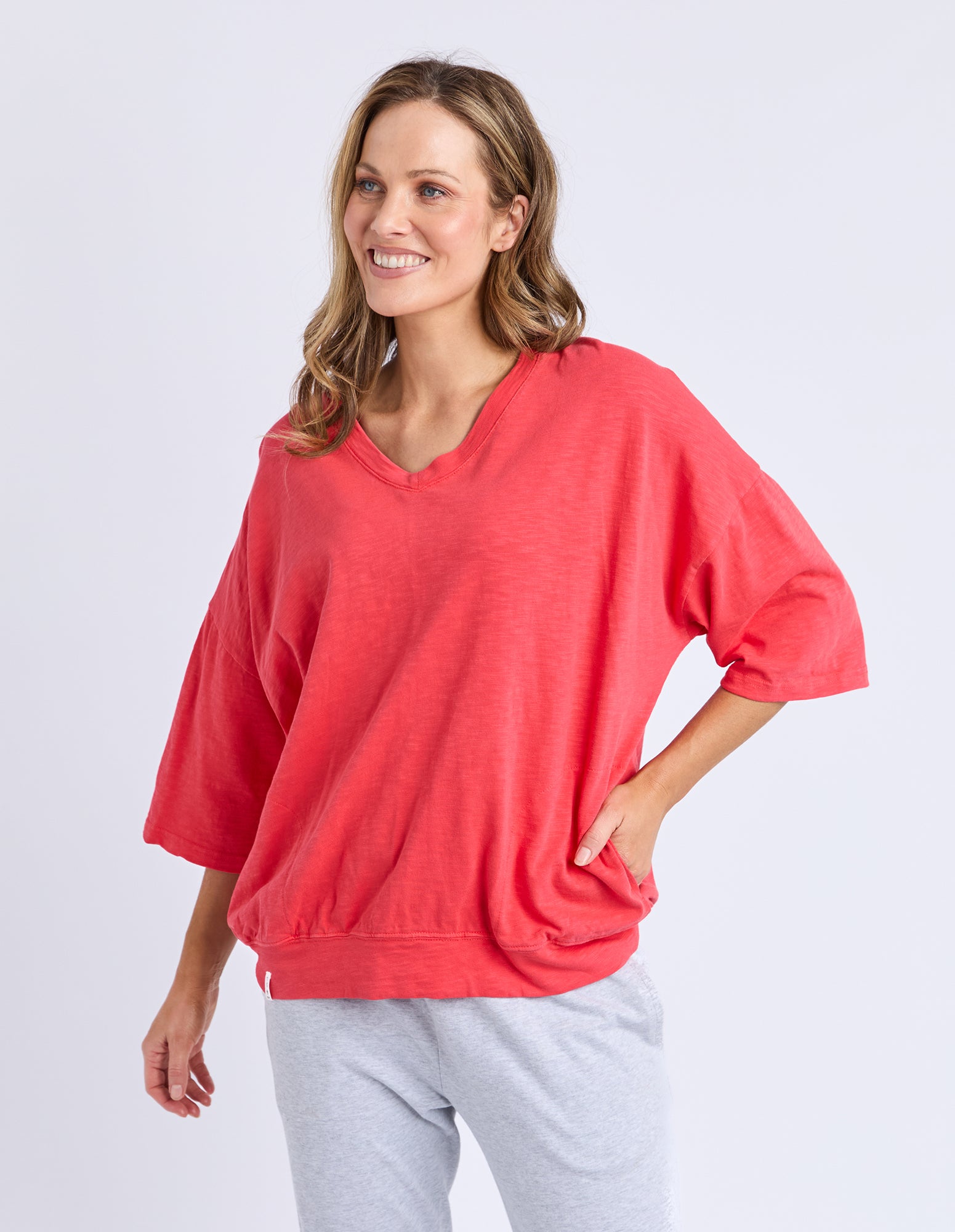 Elm Fundamental Mazie Vee Neck - Cayenne