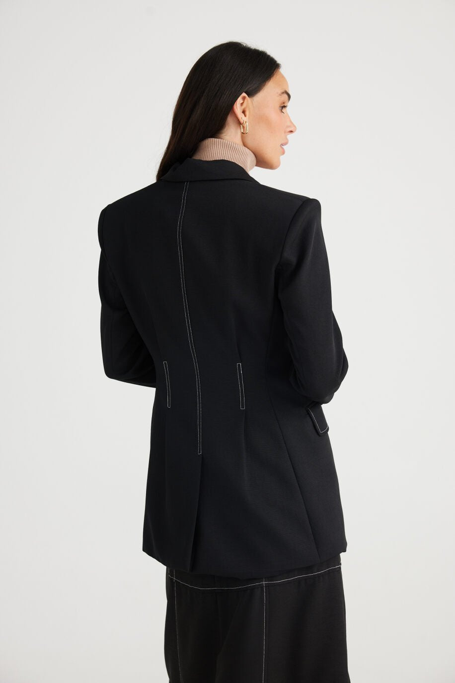 Collection of thumbnail-4 in a gallery layout